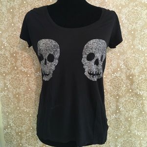 Super cute skull tee 💀💀
